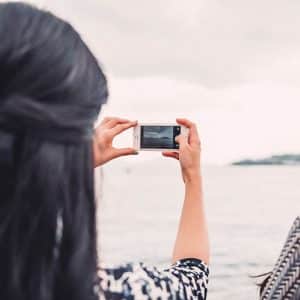 Wish you could take the perfect instagram photo? The Confused Millennial shares 3 easy steps to instagram worthy photos that you can do at home for under $20. Cost effective and pretty! #winning!