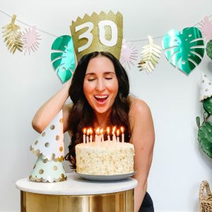Hard Learned Lessons About Money: List of Financial Goals by 30, financial goals for your 20s, financial goals bullet journal ideas for 2020, ideas personal finance, how to set financial goals for 30s, yearly ideas saving money, personal finance dreams come true, smart long term financial goals for planning money yearly by age, These financial goals will help you make lasting changes and take control of your finances. Unlock these personal finance goals this year and get ahead financially. #personalfinance #financialresolutions #moneymoves #money #savemoney #finance